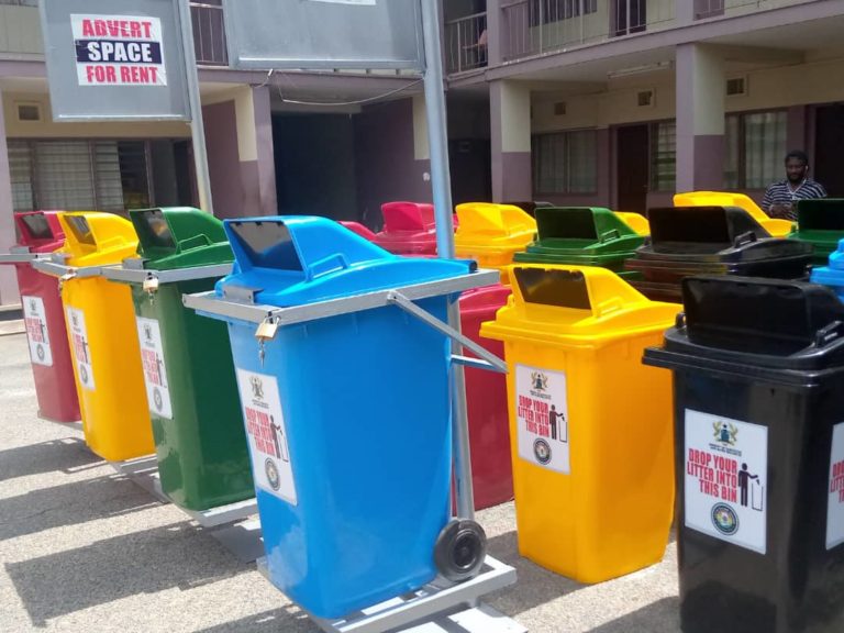 Sanitation: Minister donates 1000 litter bins to the Ashanti Region ...